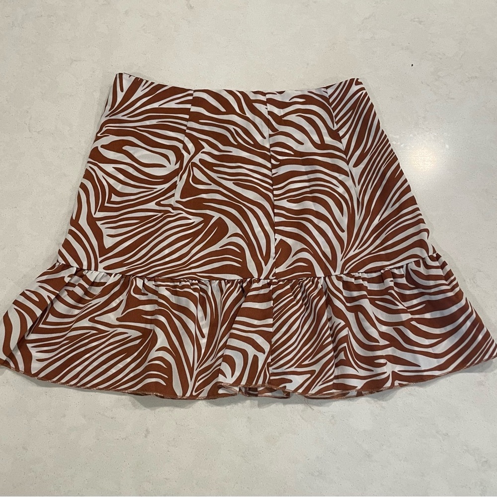 Small size white/brown zebra print mini skirt